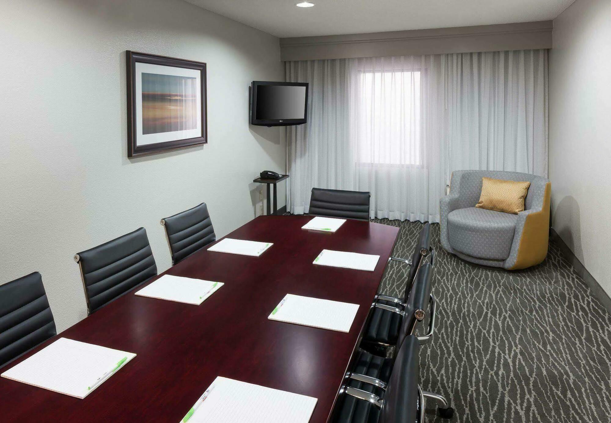 Courtyard By Marriott Waco Hotel Exterior foto